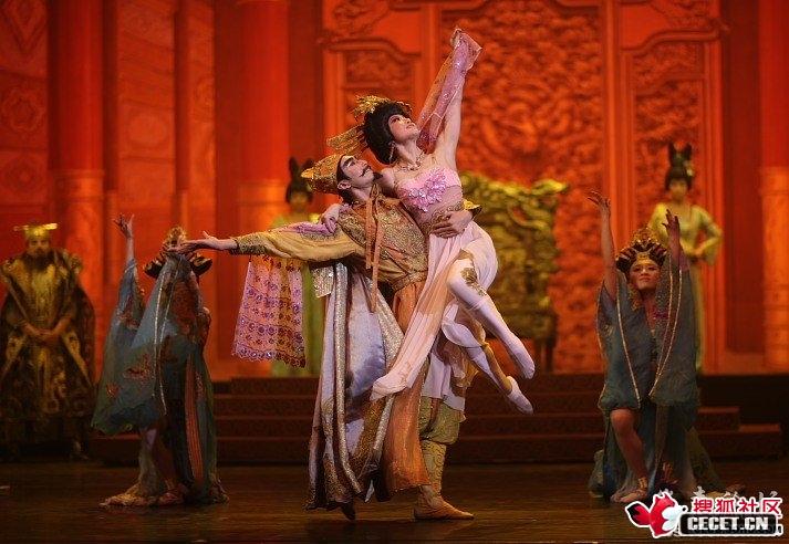 國家級大劇院里上演床戲春宮圖