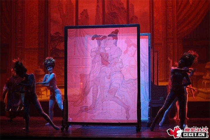 國家級大劇院里上演床戲春宮圖