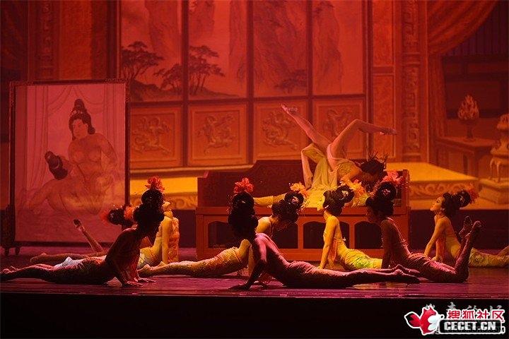 國家級大劇院里上演床戲春宮圖