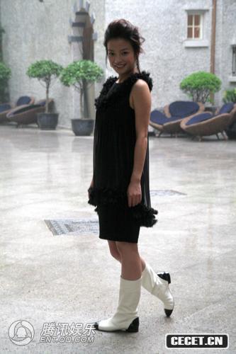 趙薇大玩OL制服誘惑