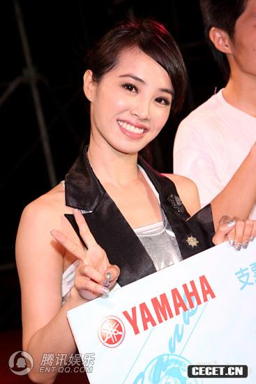 蔡依林變身校長(cháng)秀籃球