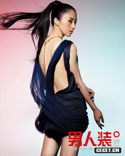 董璇纖腰長(cháng)腿秀曲線(xiàn)