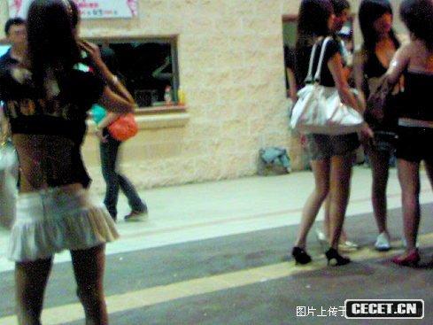 網(wǎng)友晚上拍的夜店妹妹