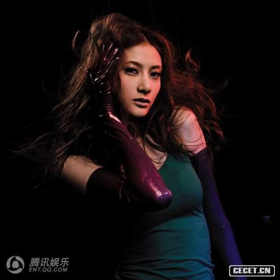 黃伊汶emme最新大碟《The Groove In Me》八月八日與奧運一同展開(kāi)揭幕