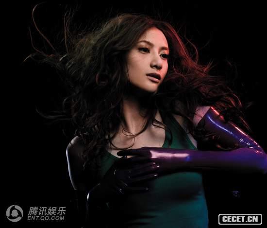 黃伊汶emme最新大碟《The Groove In Me》八月八日與奧運一同展開(kāi)揭幕