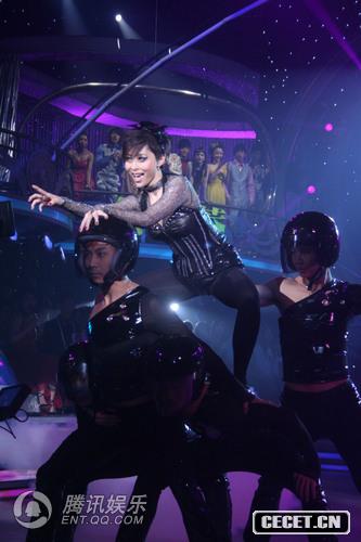 舞動(dòng)奇跡女星性感比拼 湯盈盈化身性感貓咪跳艷舞