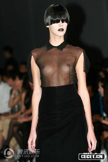 《YSL》時(shí)裝秀