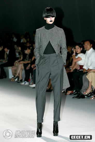 《YSL》時(shí)裝秀