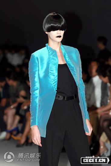 《YSL》時(shí)裝秀