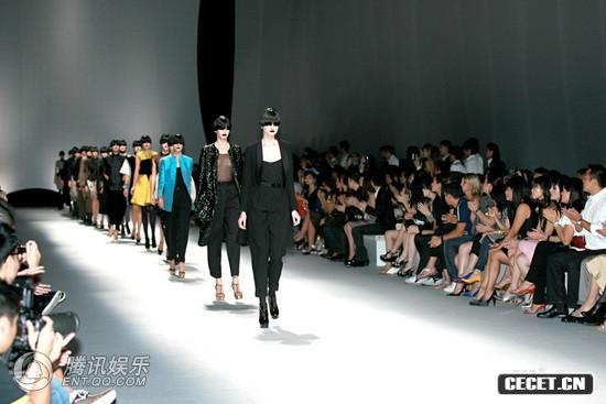 《YSL》時(shí)裝秀