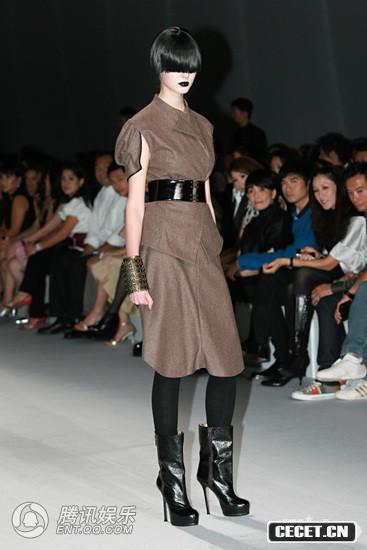 《YSL》時(shí)裝秀