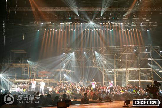 扮F4搞笑將情欲秀搬上臺 EO2跳辣身舞