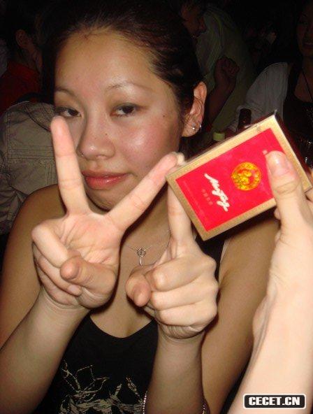 夜店里新潮男女的瘋狂搞怪