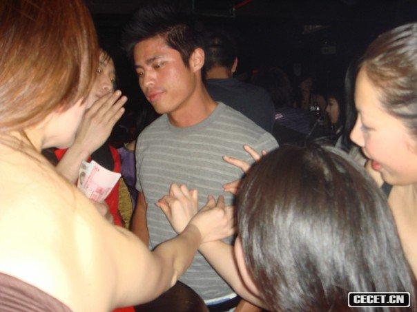 夜店里新潮男女的瘋狂搞怪