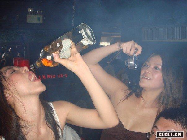 夜店里新潮男女的瘋狂搞怪