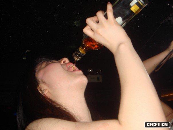 夜店里新潮男女的瘋狂搞怪