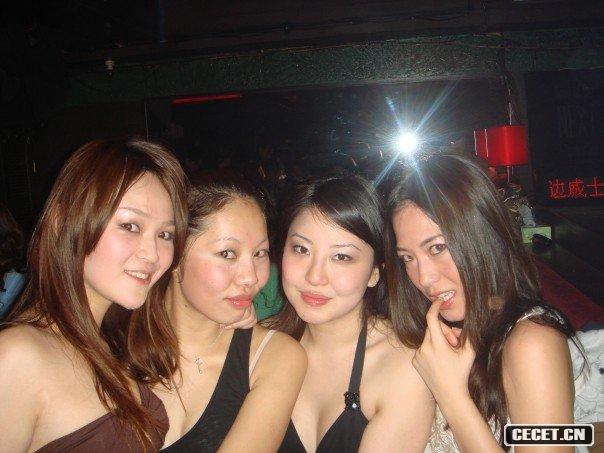 夜店里新潮男女的瘋狂搞怪