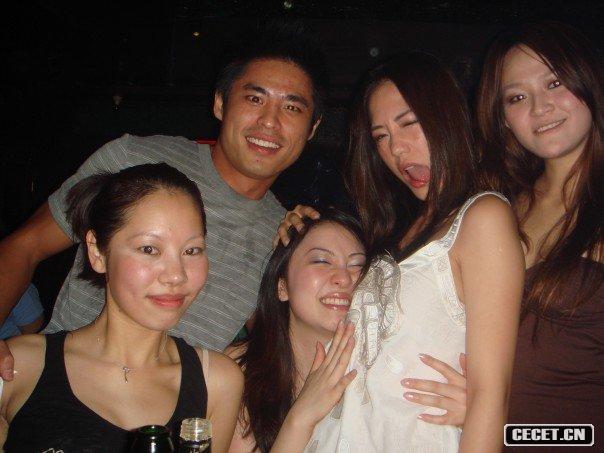 夜店里新潮男女的瘋狂搞怪