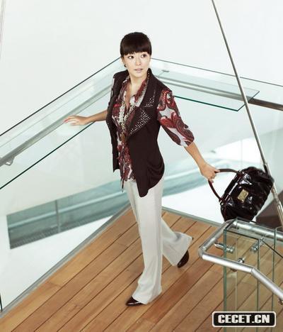 金喜善懷胎四月苗條依舊