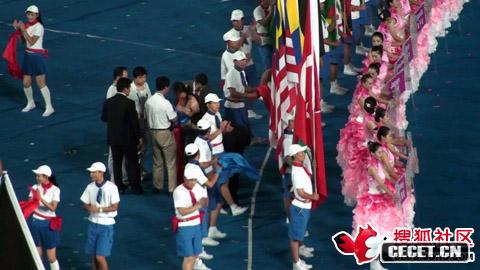 殘奧開(kāi)幕現場(chǎng)女觀(guān)眾當場(chǎng)脫衣