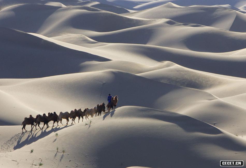 東風(fēng)航天城附近風(fēng)光 巴丹吉林沙漠