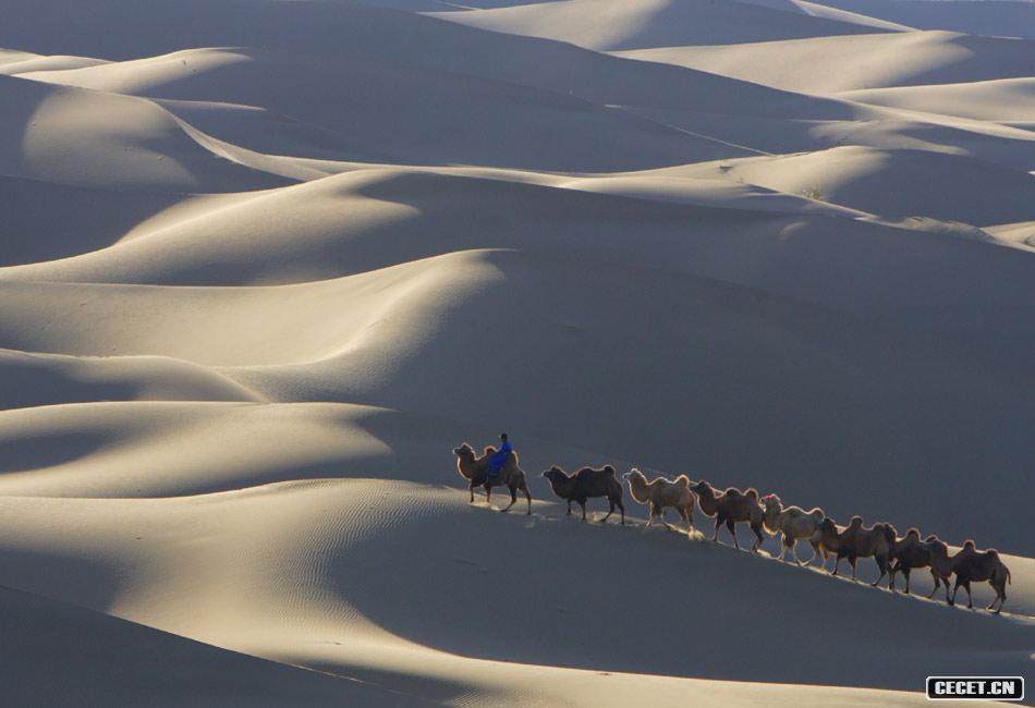 東風(fēng)航天城附近風(fēng)光 巴丹吉林沙漠