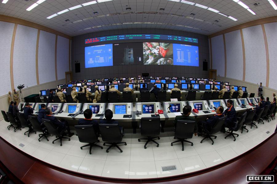 神七進(jìn)行最后一次人船箭地聯(lián)合檢查