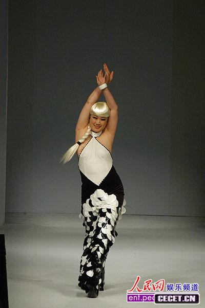 芙蓉姐姐招牌動(dòng)作