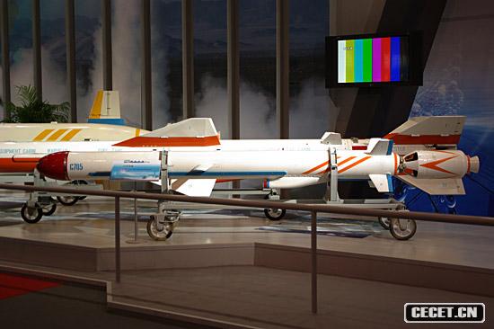 展廳中陳列的各型導彈