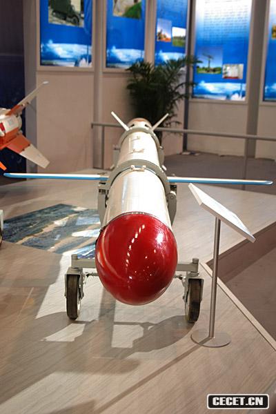 展廳中陳列的各型導彈