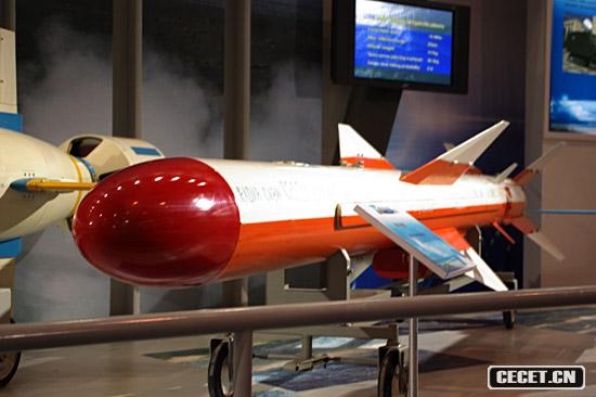 展廳中陳列的各型導彈
