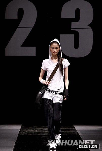 116ģڱHr(sh)b2009ϵаl(f)(hu )չʾ\(dng)bڅ