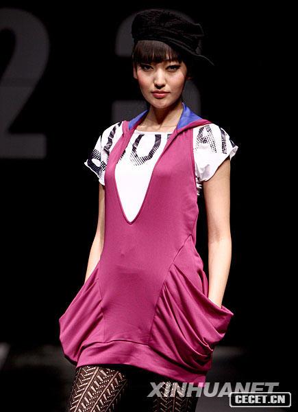 116ģڱHr(sh)b2009ϵаl(f)(hu )չʾ\(dng)bڅ