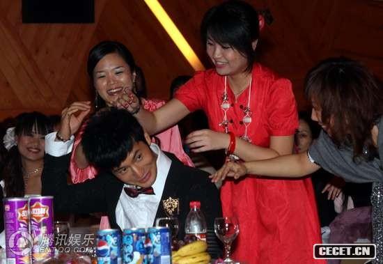 黃曉明慶生會(huì )