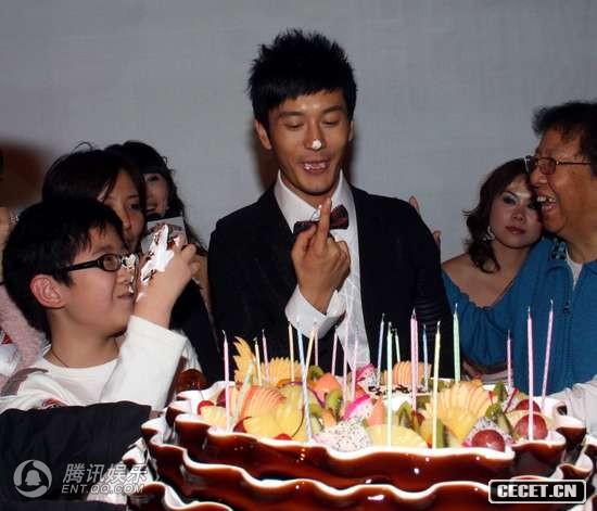 黃曉明慶生會(huì )