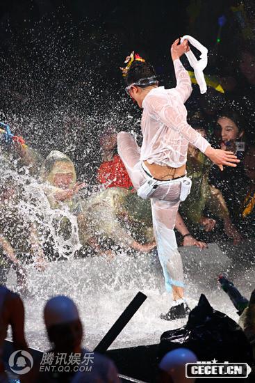 郭富城濕身演出