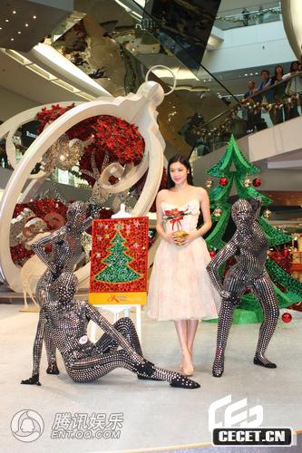 樂(lè )基兒出席圣誕活動(dòng)