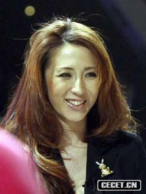 AV女王飯島愛(ài)優(yōu)雅生活照