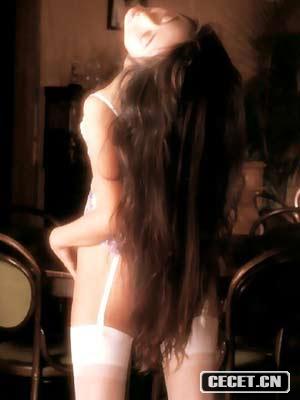 飯島愛(ài)性感女優(yōu)的撩人姿態(tài)