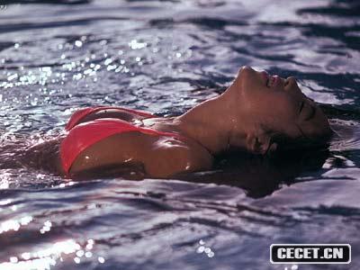 日本AV女王飯島愛(ài)生前艷照寫(xiě)真