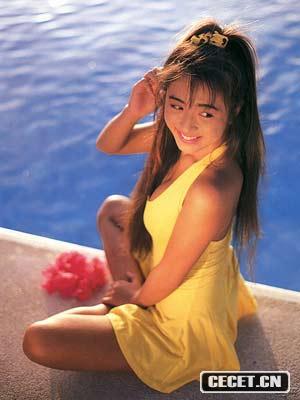 日本AV女王飯島愛(ài)生前艷照寫(xiě)真