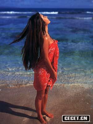 日本AV女王飯島愛(ài)生前艷照寫(xiě)真