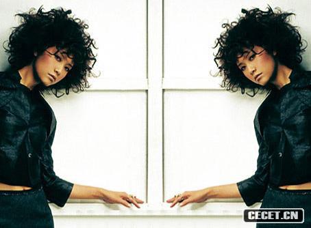 鄰家女孩搖身“冷艷”女郎 徐靜蕾冷艷妖嬈家居寫(xiě)真