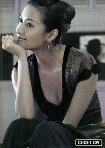 鄰家女孩搖身“冷艷”女郎 徐靜蕾冷艷妖嬈家居寫(xiě)真