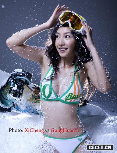 唐一菲寒冬脫衣拍照