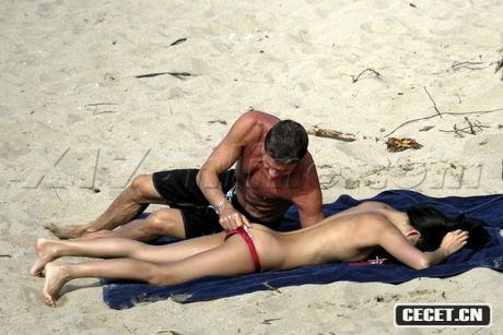 章子怡與男友海邊度假親密照曝光