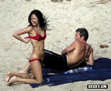 章子怡與男友海邊度假親密照曝光