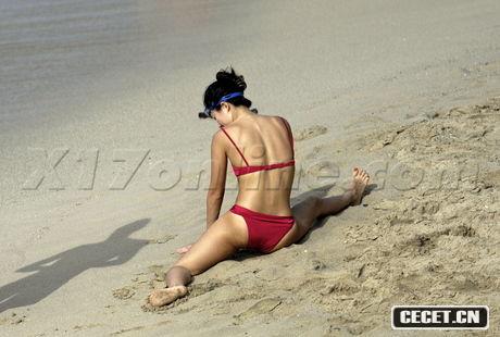 章子怡與男友海邊度假親密照曝光