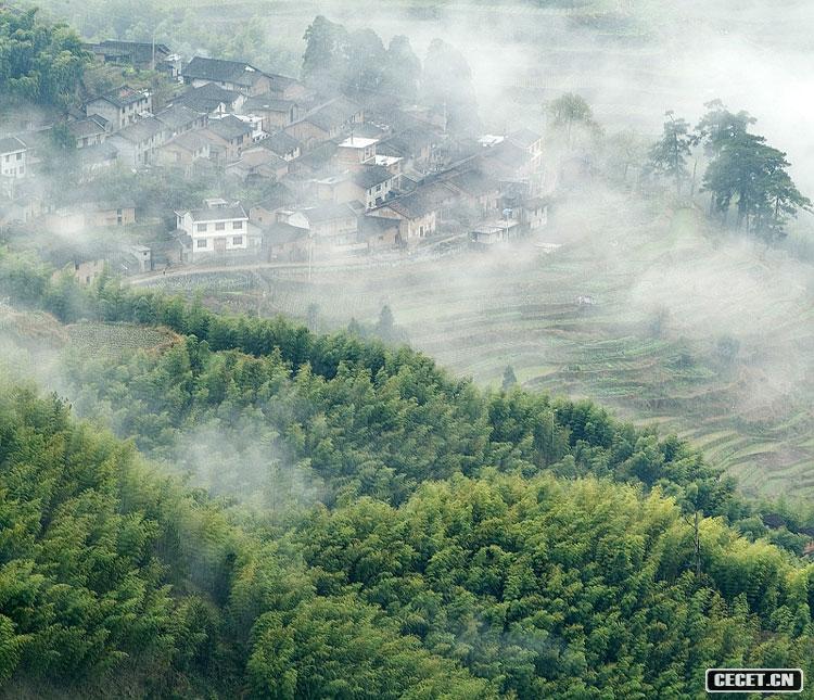 二等獎 劉智寧 煙霧山村 (圖4)