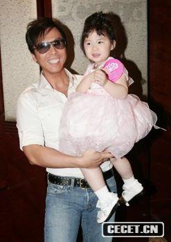 甄子丹和女兒卓宜